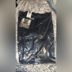 Gates work wear - mens 40x30 work pants, new in packaging